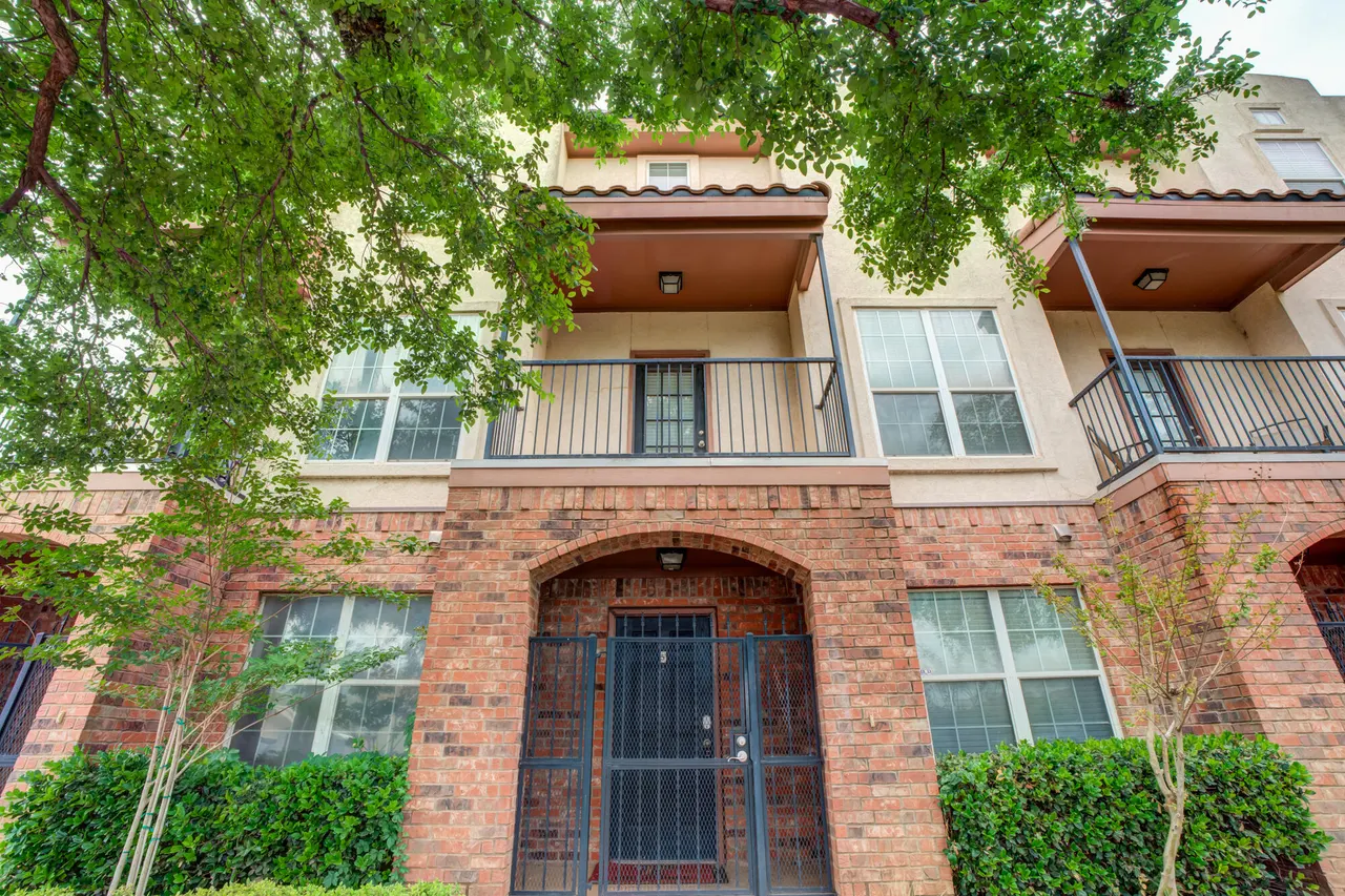 Front exterior — 2101 Main Street 5, Lubbock, TX 79401