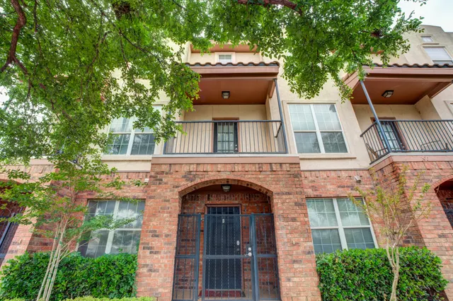 Front exterior — 2101 Main Street 5, Lubbock, TX 79401