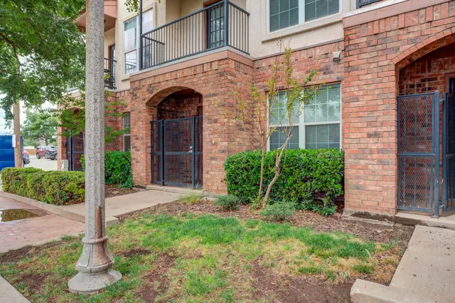 Photo 3 — 2101 Main Street 5, Lubbock, TX 79401