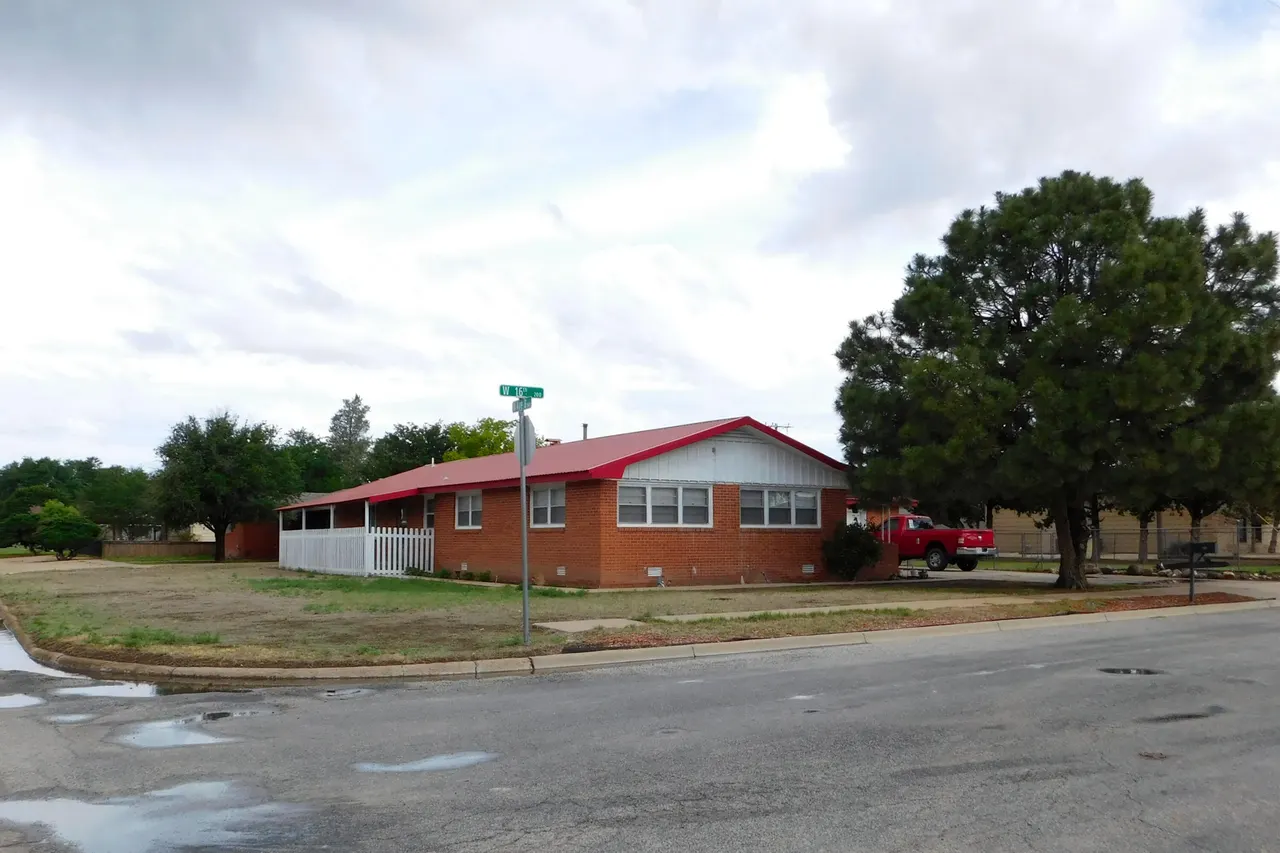 Photo 2 — 122 W 16th Street, Muleshoe, TX 79347