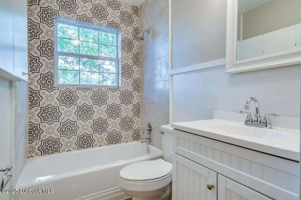 Photo 11 — 1910 26th Street, Lubbock, TX 79411