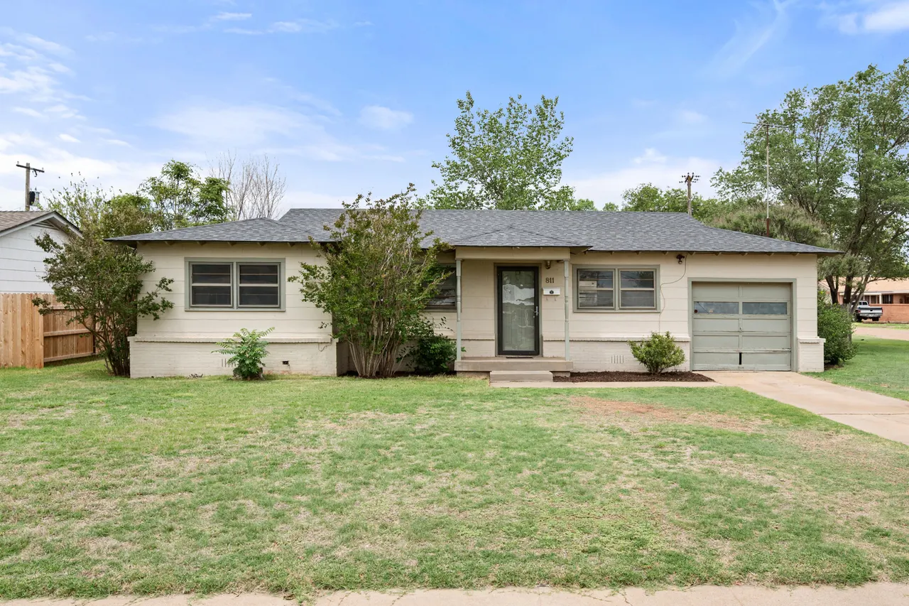 Front exterior — 811 Zephyr Street, Plainview, TX 79072