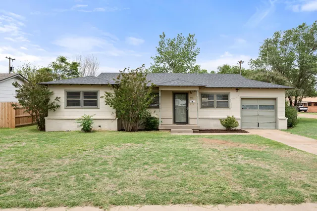 Front exterior — 811 Zephyr Street, Plainview, TX 79072