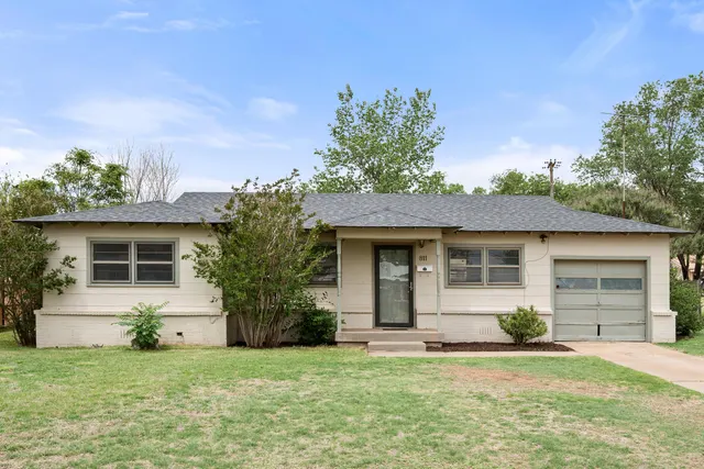 Photo 2 — 811 Zephyr Street, Plainview, TX 79072
