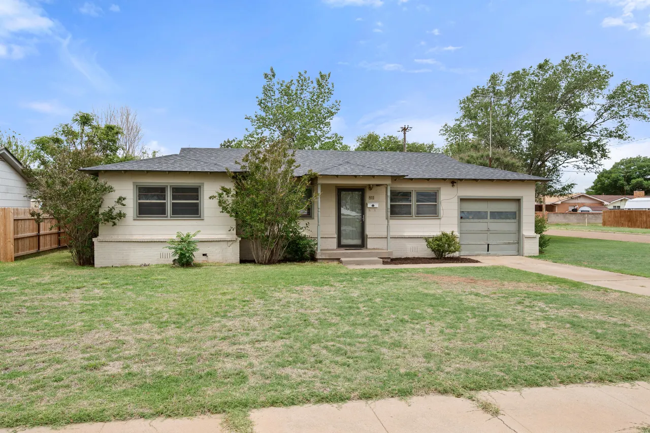 Photo 3 — 811 Zephyr Street, Plainview, TX 79072