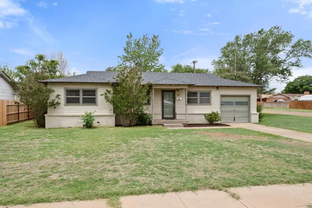 Photo 3 — 811 Zephyr Street, Plainview, TX 79072