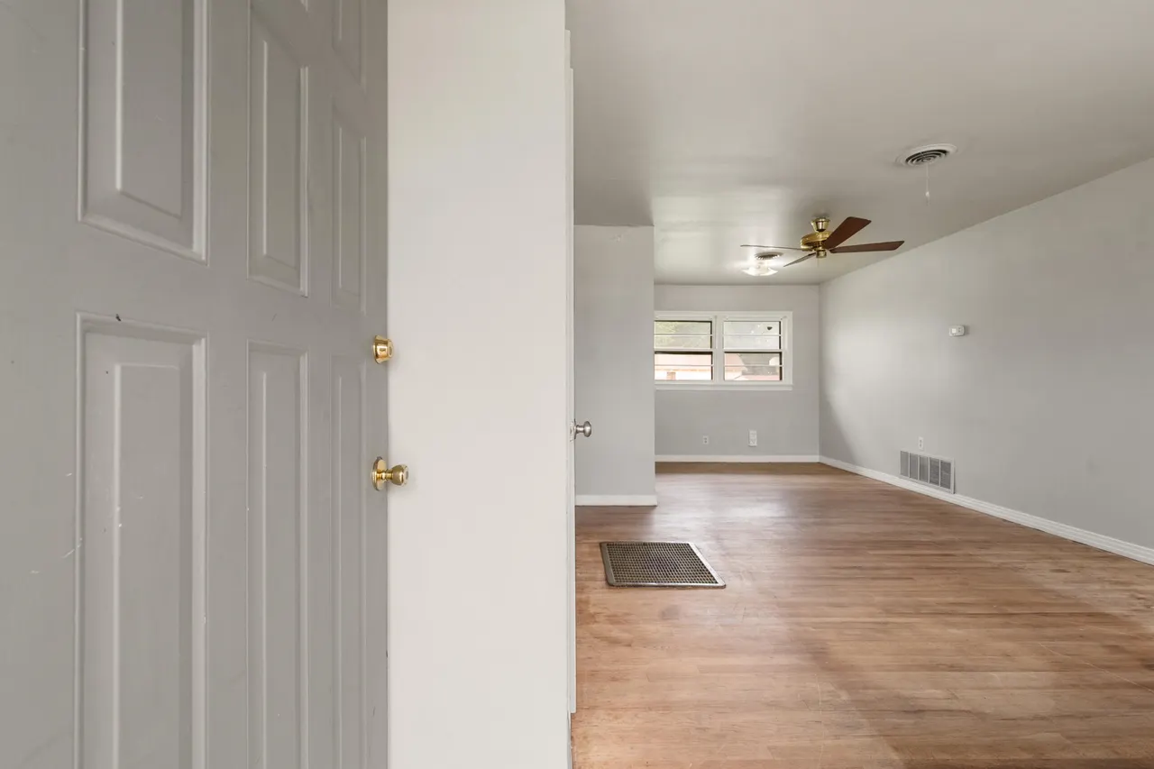 Photo 5 — 811 Zephyr Street, Plainview, TX 79072
