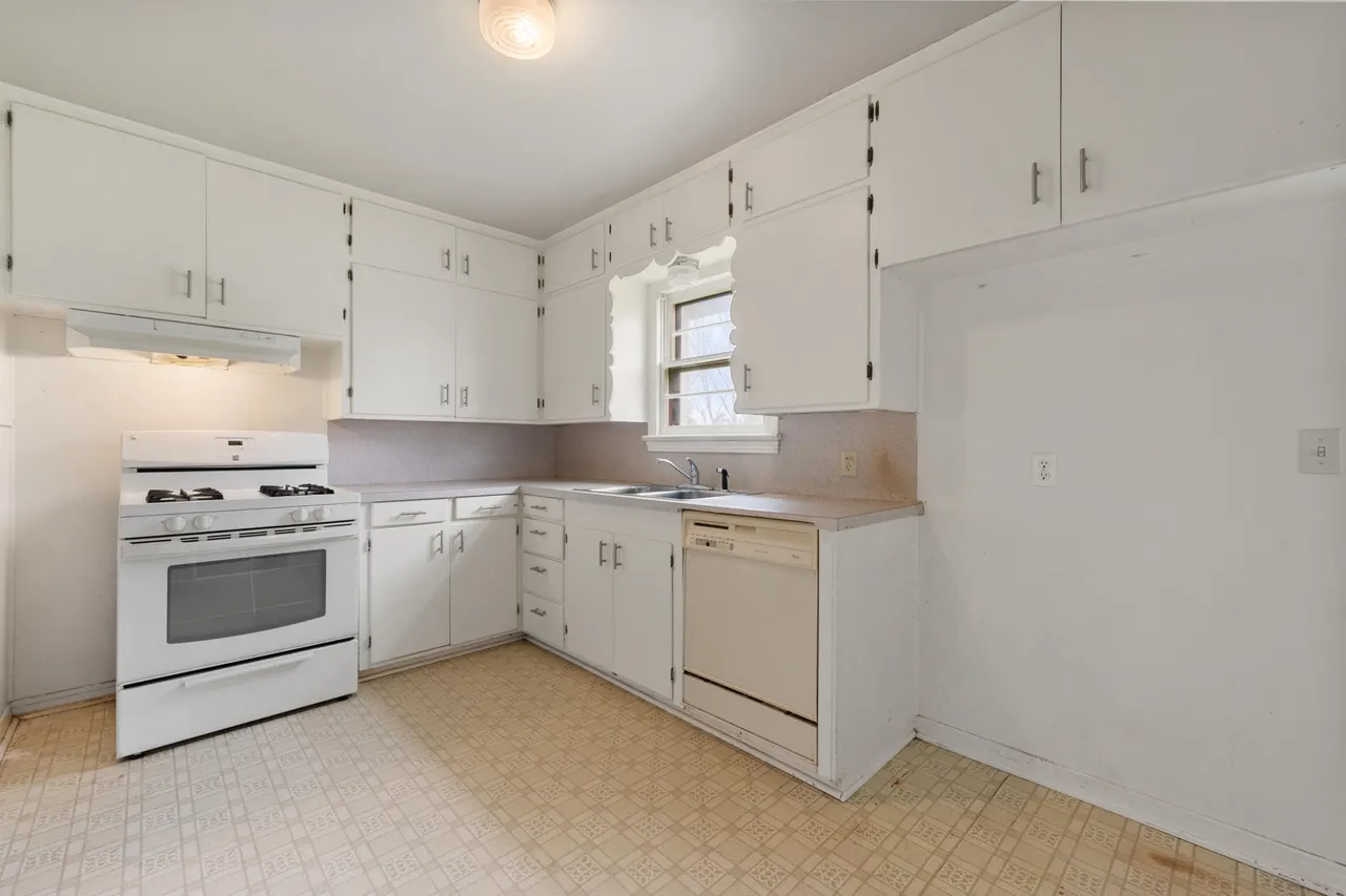 Photo 10 — 811 Zephyr Street, Plainview, TX 79072