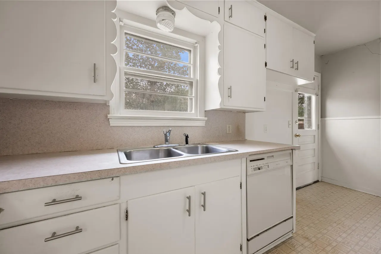 Photo 13 — 811 Zephyr Street, Plainview, TX 79072