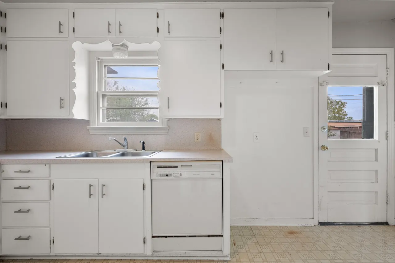 Photo 15 — 811 Zephyr Street, Plainview, TX 79072
