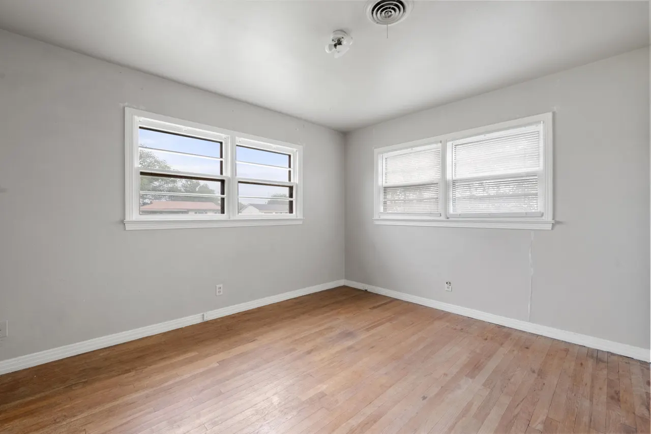Photo 17 — 811 Zephyr Street, Plainview, TX 79072