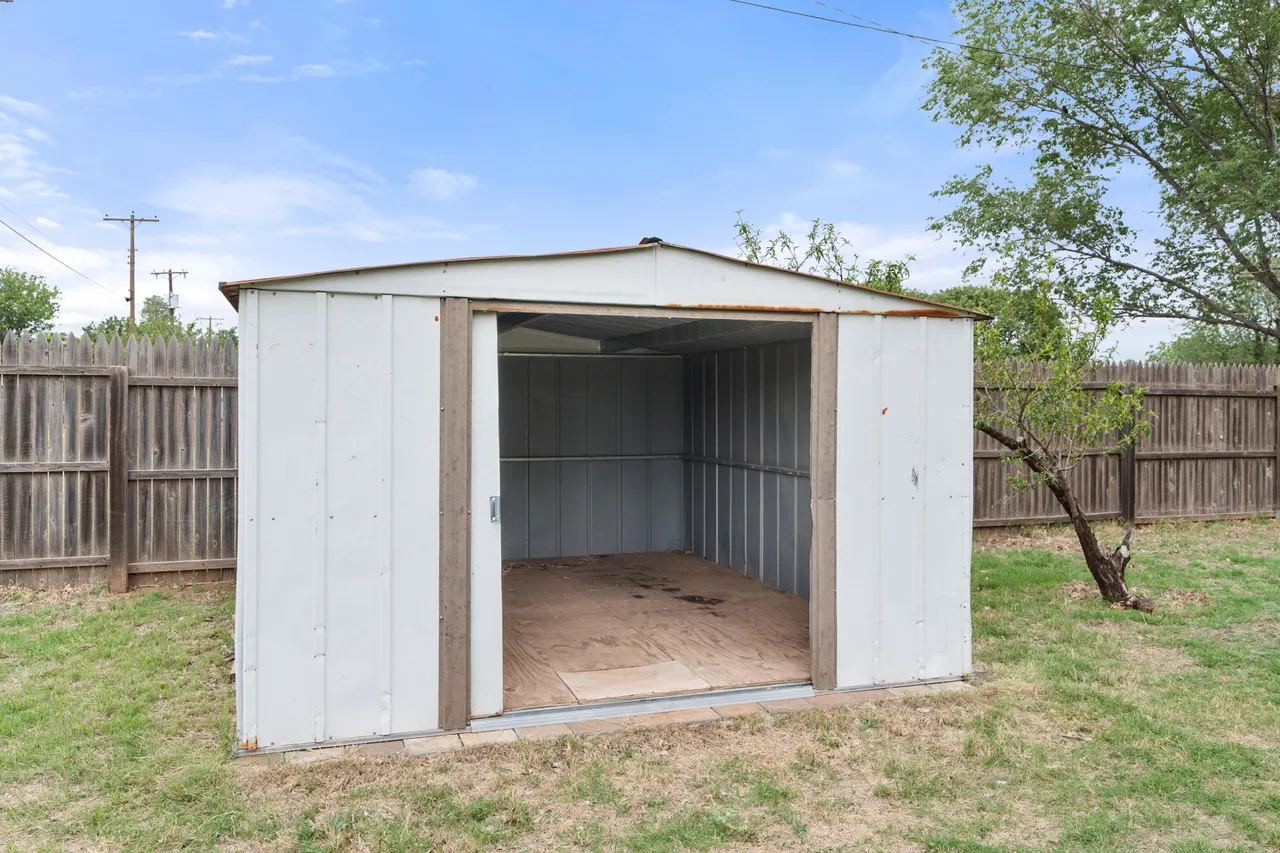 Photo 25 — 811 Zephyr Street, Plainview, TX 79072