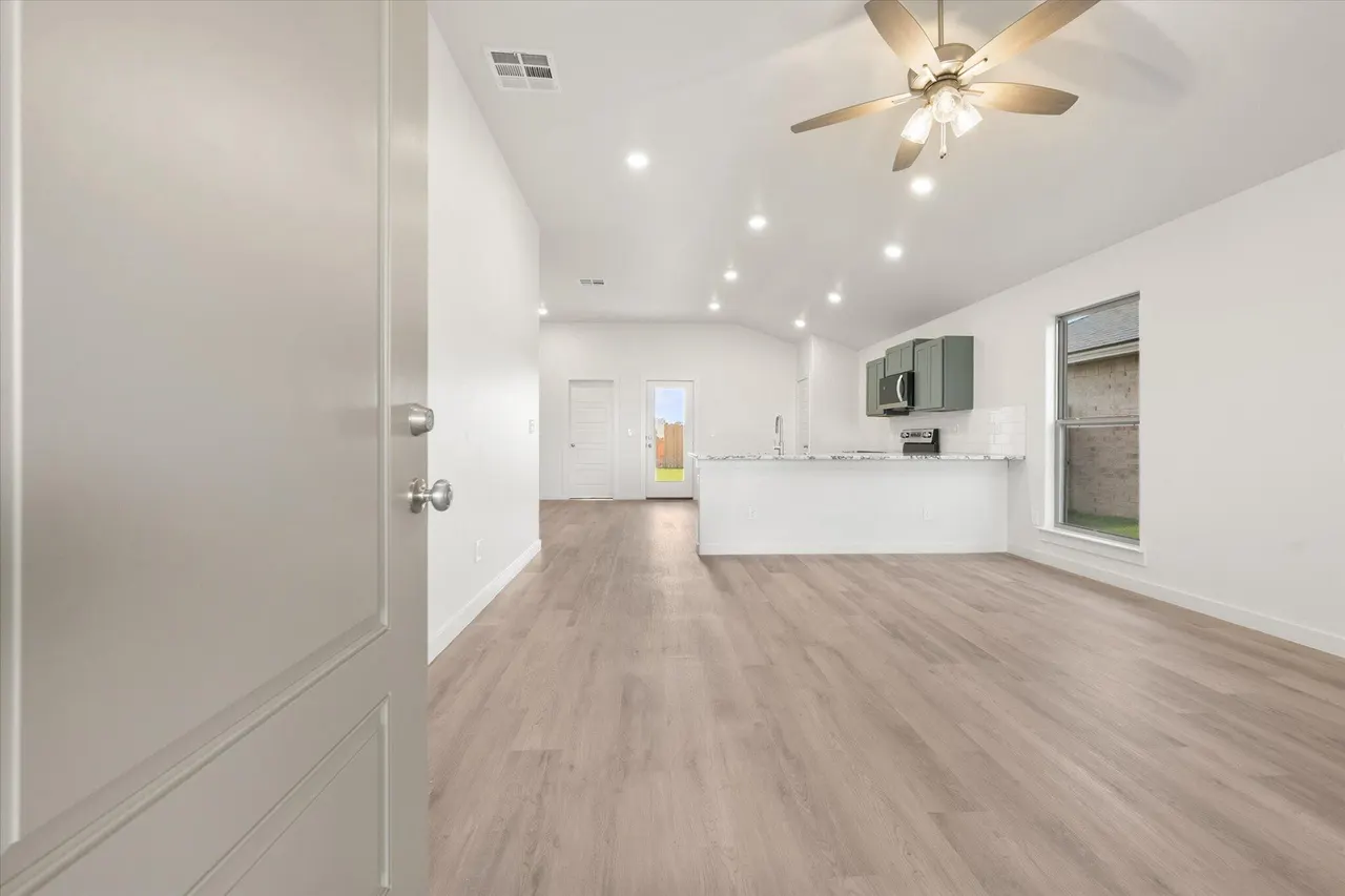 Photo 4 — 2412 Helena Avenue, Lubbock, TX 79407