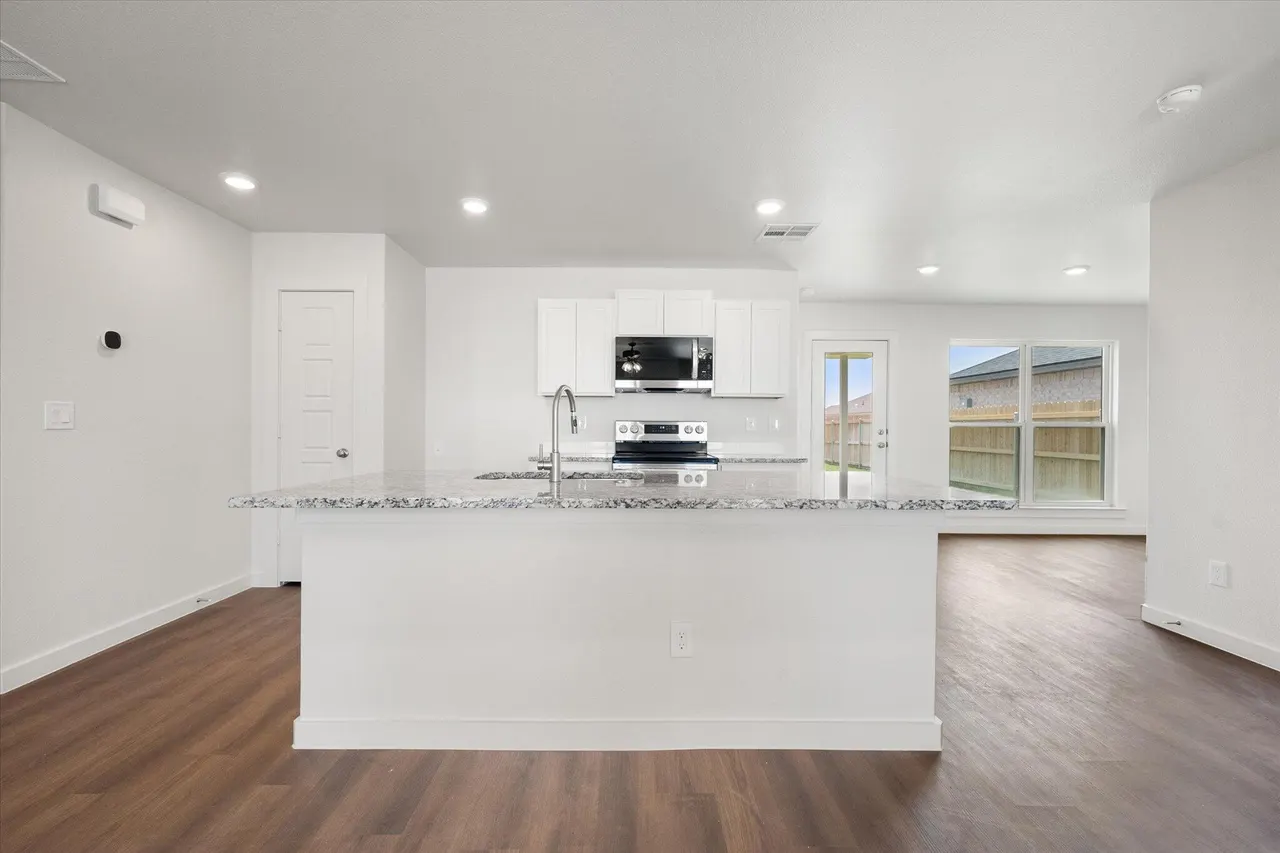 Photo 9 — 5613 Smith Street, Lubbock, TX 79416