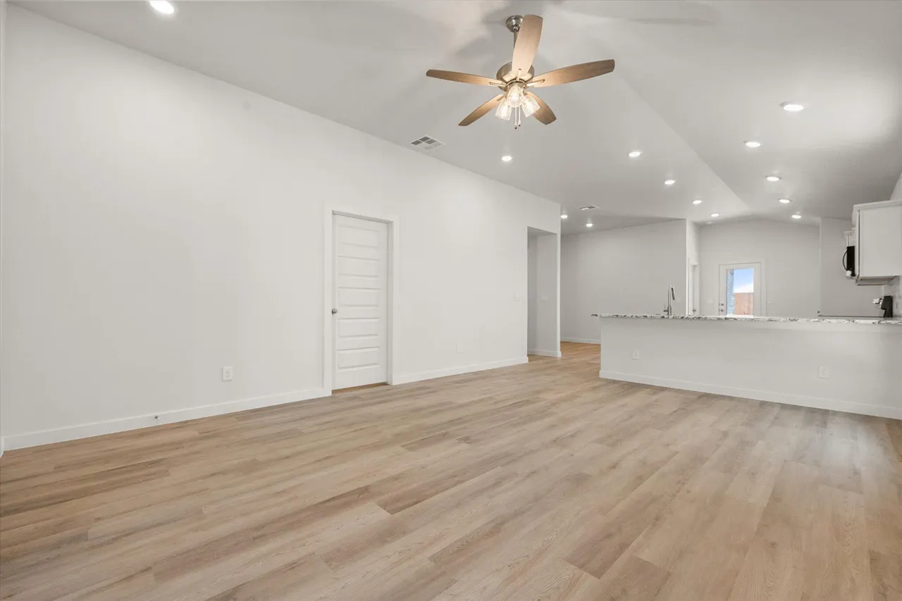 Photo 7 — 2004 Durham Avenue, Wolfforth, TX 79382