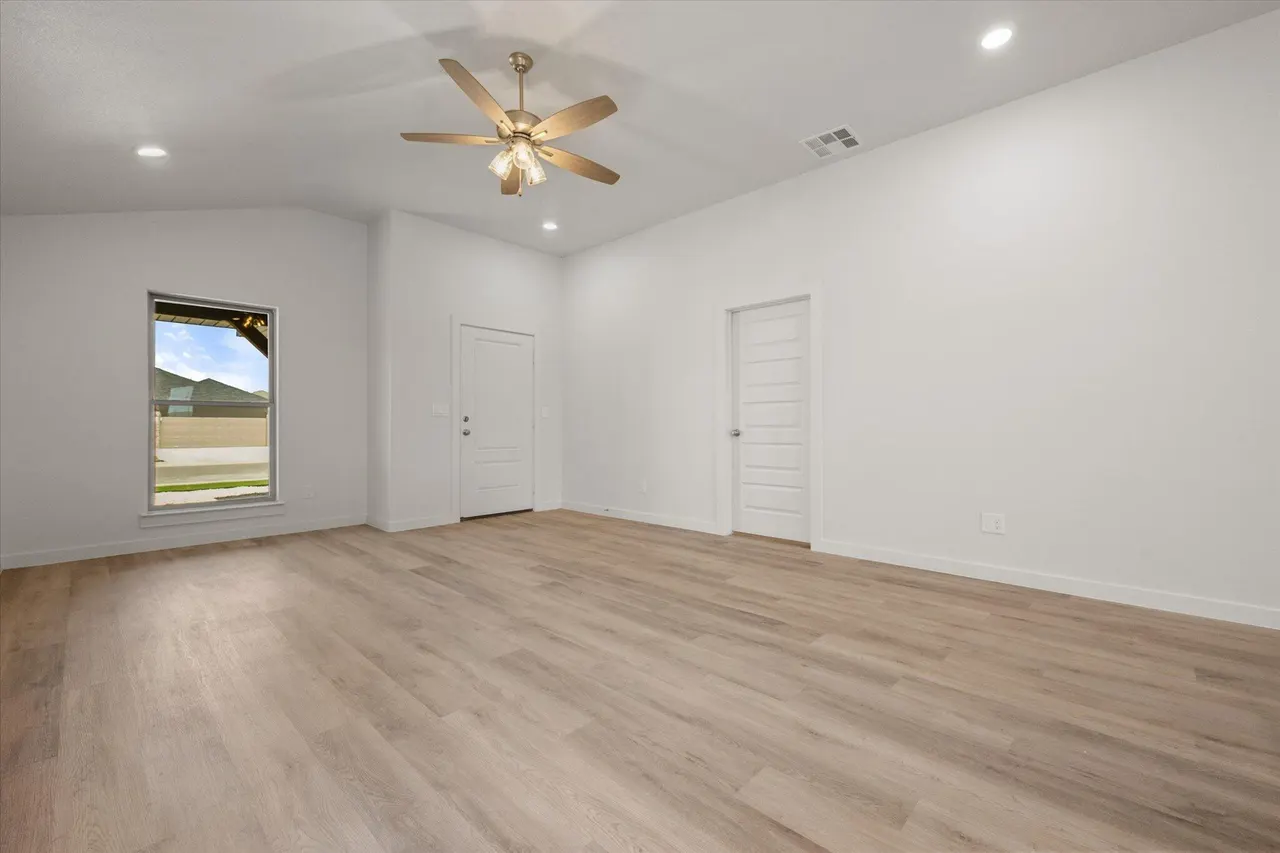 Photo 8 — 2004 Durham Avenue, Wolfforth, TX 79382