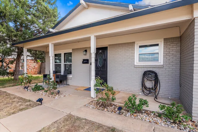 Photo 3 — 5305 13th Street, Lubbock, TX 79416