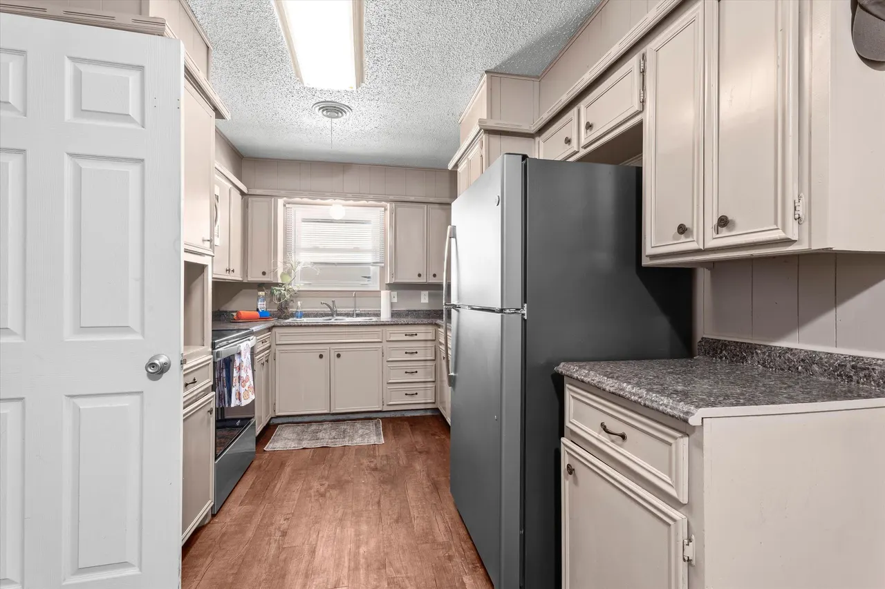 Photo 10 — 5305 13th Street, Lubbock, TX 79416