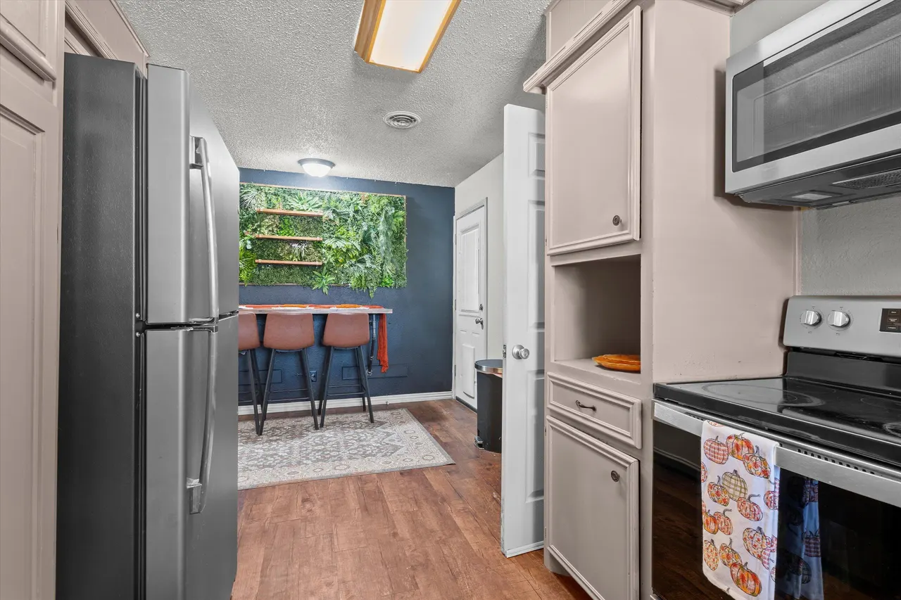 Photo 11 — 5305 13th Street, Lubbock, TX 79416