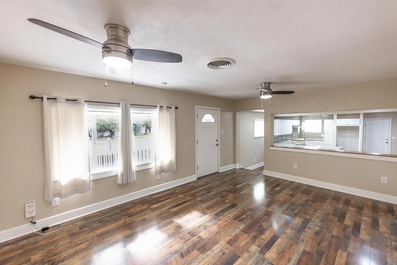 Photo 2 — 1155 S 10th Street, Slaton, TX 79364