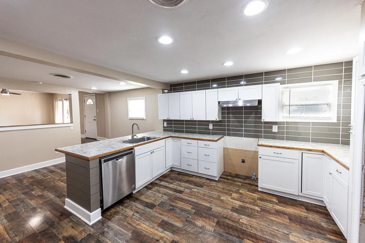 Photo 3 — 1155 S 10th Street, Slaton, TX 79364