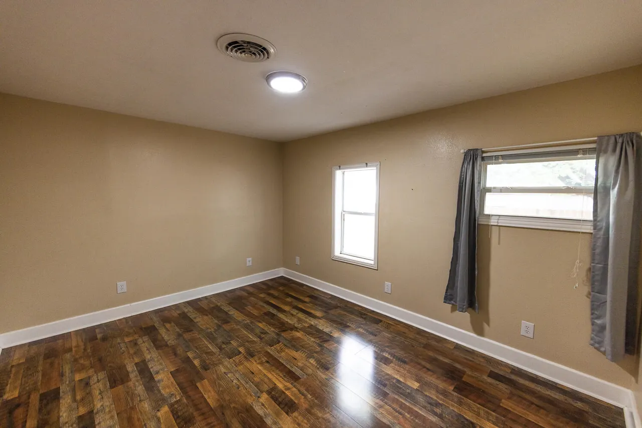 Photo 12 — 1155 S 10th Street, Slaton, TX 79364