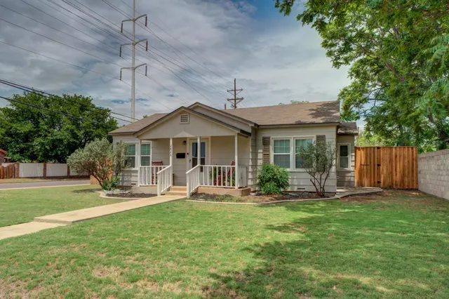 Photo 2 — 2826 33rd Street, Lubbock, TX 79410