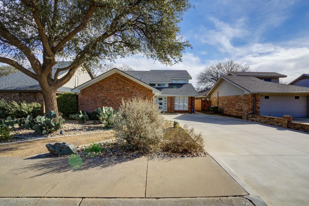 Photo 4 — 5107 1st Place, Lubbock, TX 79416