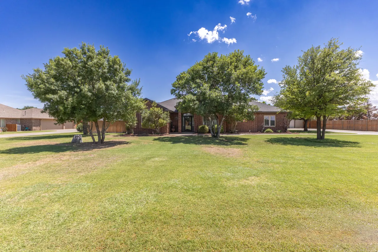 Photo 2 — 8117 County Road 7610, Wolfforth, TX 79382