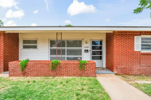 Photo 4 — 2706 38th Street, Lubbock, TX 79413