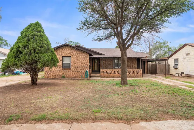 Front exterior — 1206 Avenue J, Levelland, TX 79336