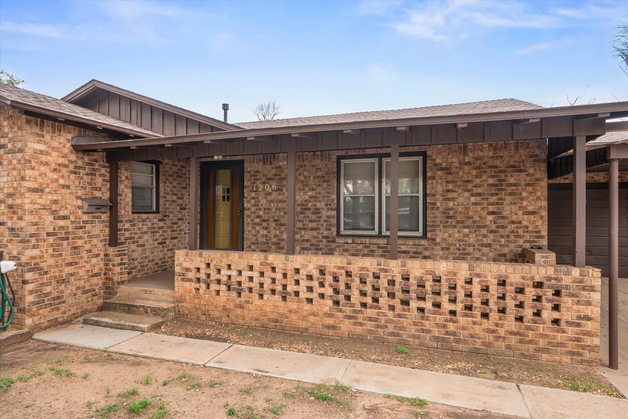 Photo 2 — 1206 Avenue J, Levelland, TX 79336