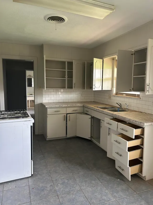 Photo 6 — 1007 E Tahoka Road, Brownfield, TX 79316