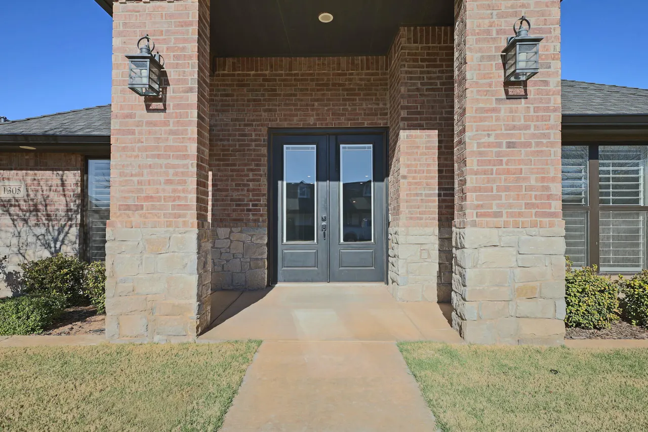 Photo 2 — 1305 Dover Lane, Wolfforth, TX 79382
