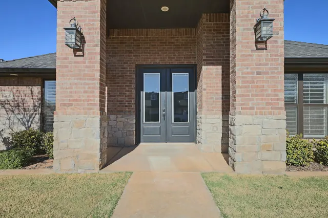 Photo 2 — 1305 Dover Lane, Wolfforth, TX 79382