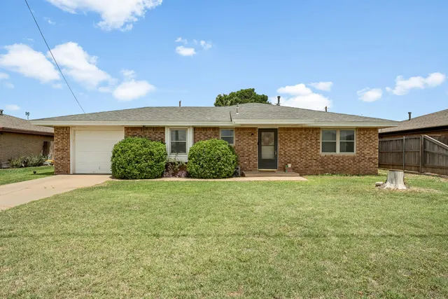 Front exterior — 1030 W Panhandle Street, Slaton, TX 79364