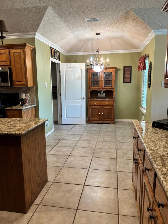 Photo 5 — 3713 106th Street, Lubbock, TX 79423