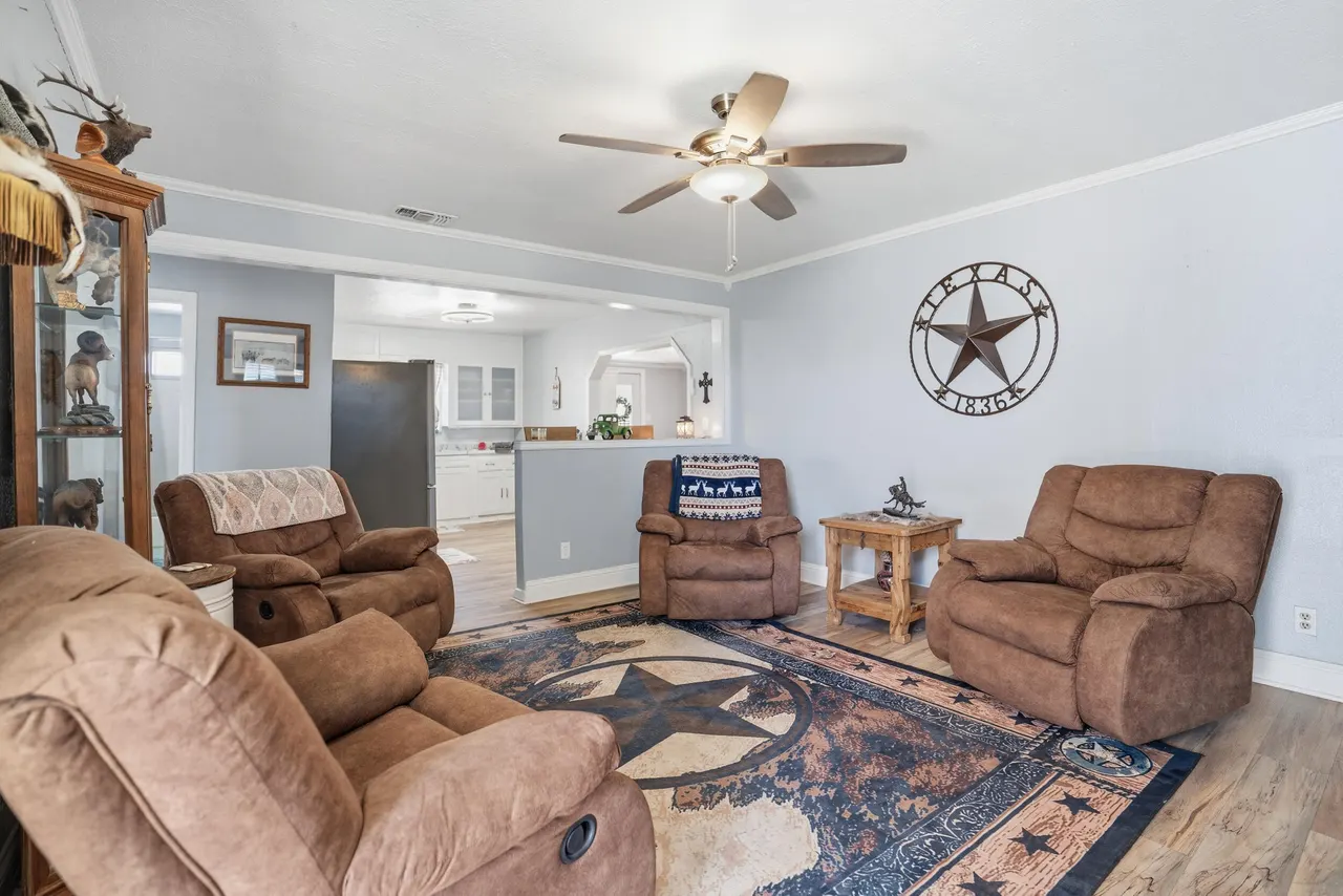 Photo 2 — 2104 W 26th Street, Plainview, TX 79072