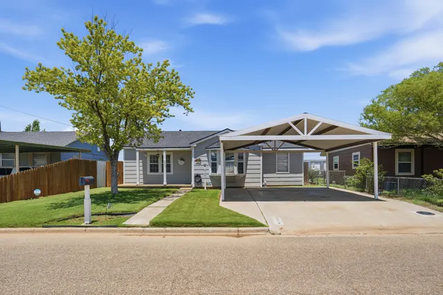 Front exterior — 2104 W 26th Street, Plainview, TX 79072