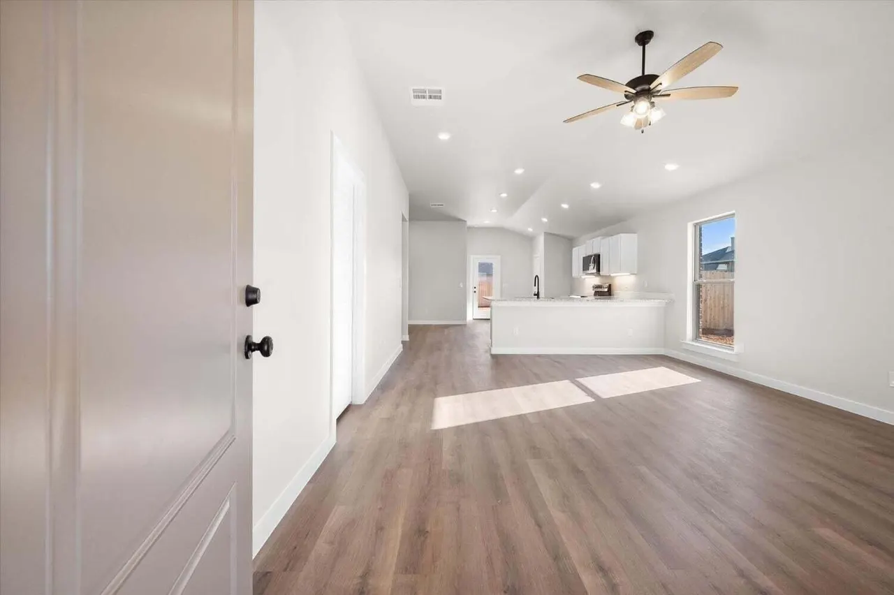 Photo 2 — 7451 28th Street, Lubbock, TX 79407