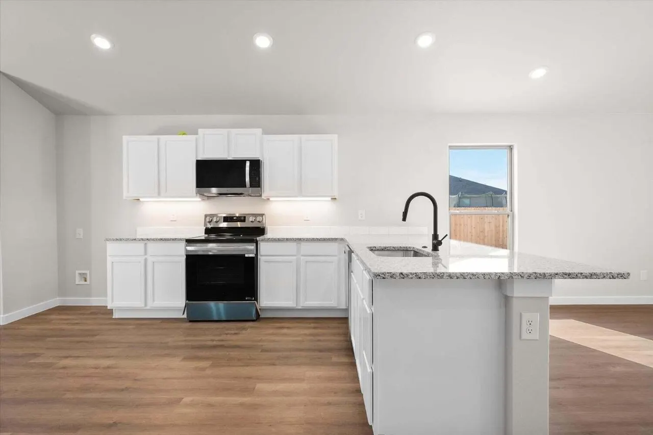 Photo 9 — 7451 28th Street, Lubbock, TX 79407