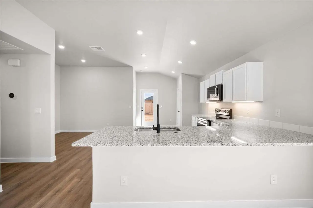Photo 7 — 7451 28th Street, Lubbock, TX 79407