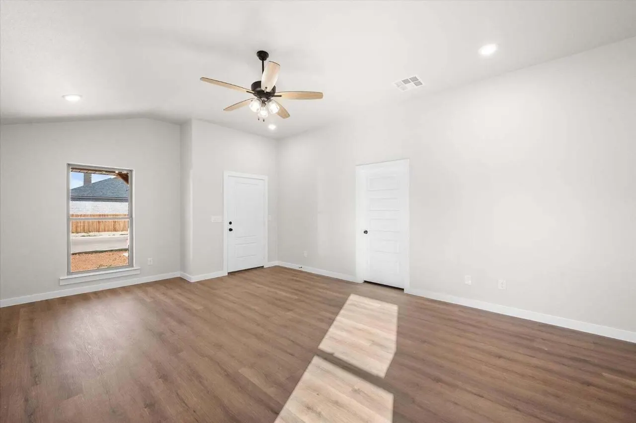 Photo 5 — 7451 28th Street, Lubbock, TX 79407