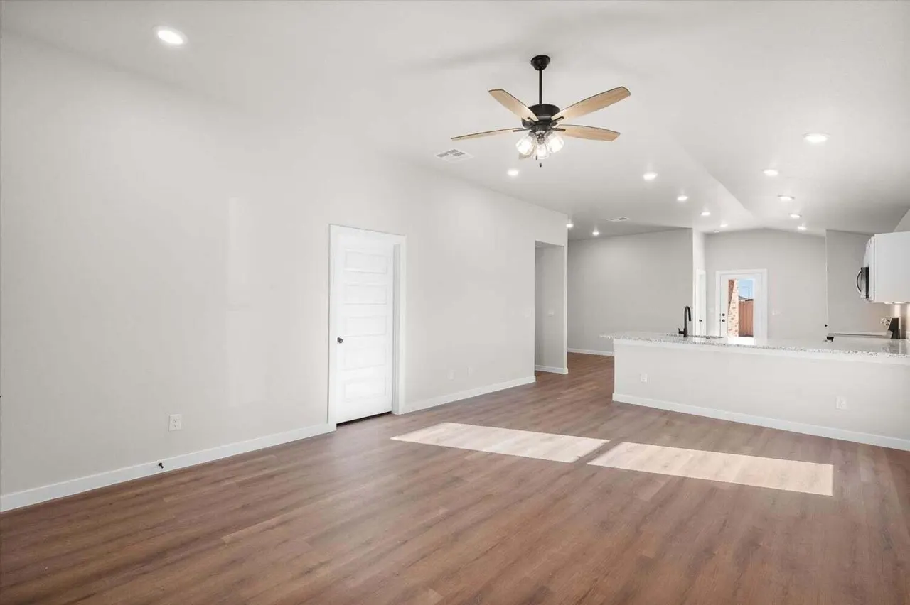 Photo 4 — 7451 28th Street, Lubbock, TX 79407