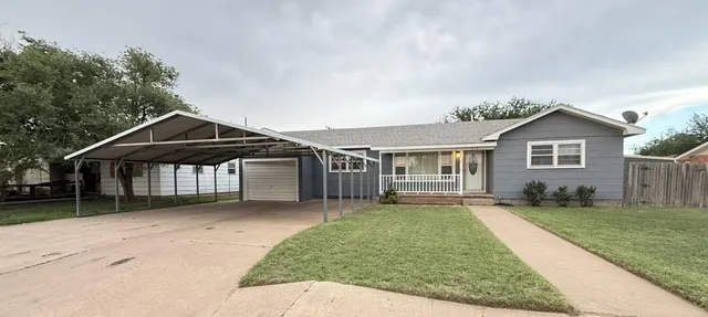 Photo 2 — 1216 Avenue M, Ralls, TX 79357