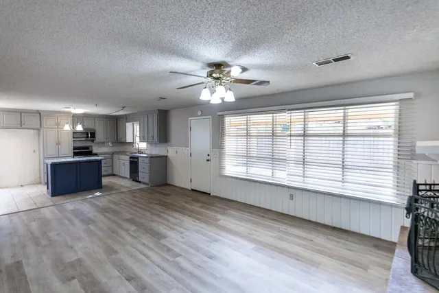 Photo 7 — 6805 Avenue W, Lubbock, TX 79412