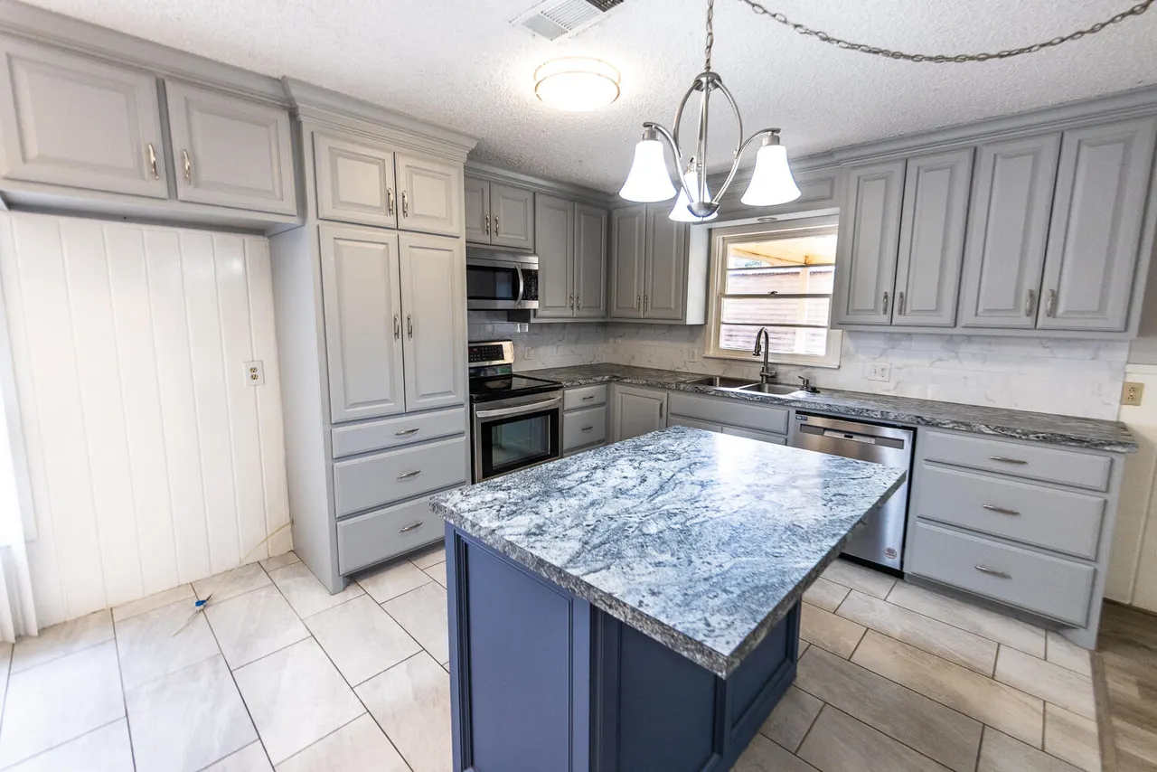 Photo 11 — 6805 Avenue W, Lubbock, TX 79412