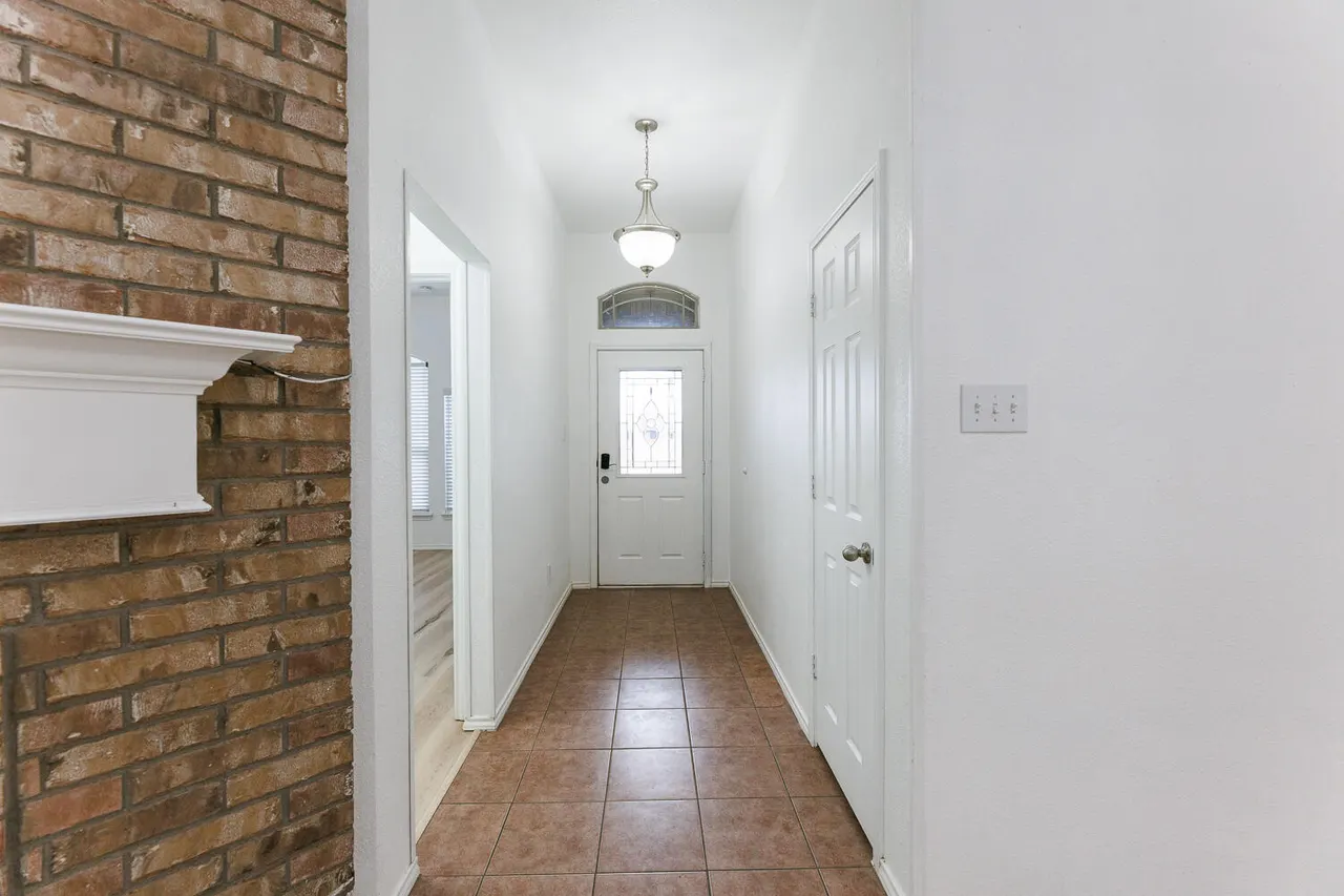 Photo 3 — 6906 37th Street, Lubbock, TX 79407