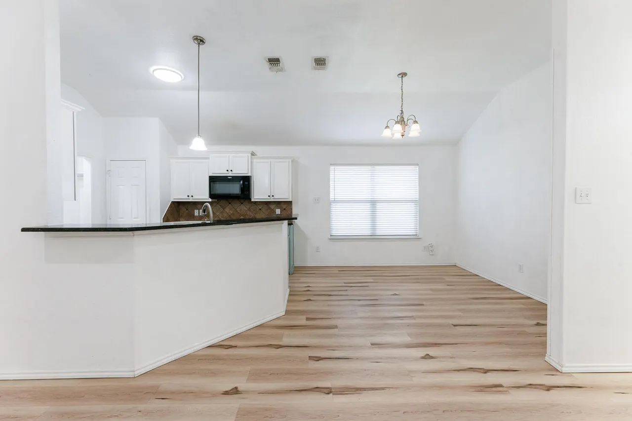 Photo 10 — 6906 37th Street, Lubbock, TX 79407
