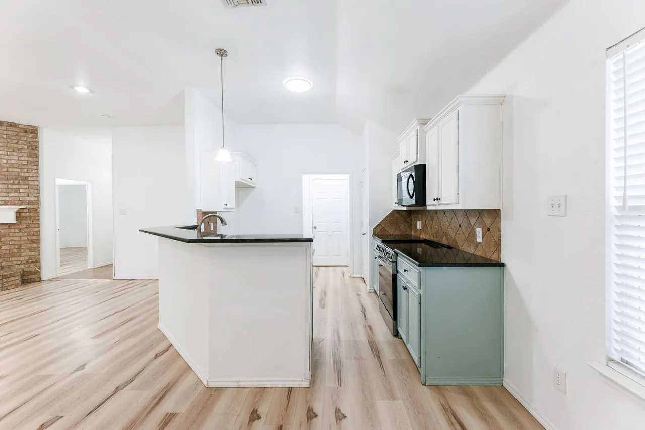 Photo 15 — 6906 37th Street, Lubbock, TX 79407